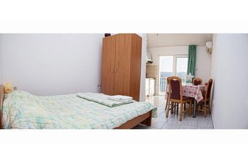 Chorwacja Privát Komarna, Zewnątrz